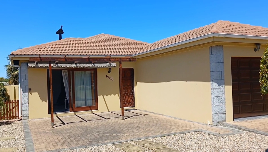 3 Bedroom Property for Sale in Sandbaai Western Cape